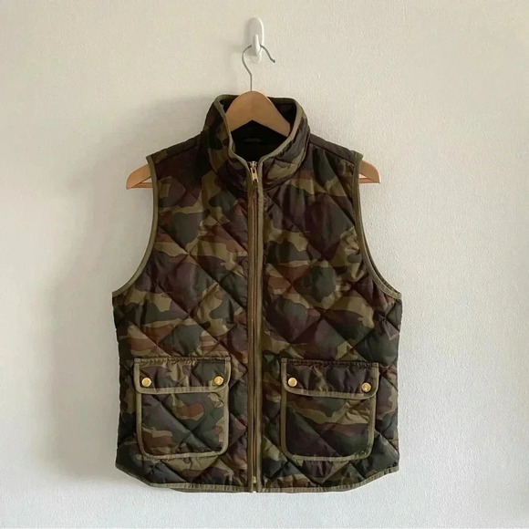 J. Crew Excursion Quilted Down Camo Vest Sz M - Picture 2 of 8